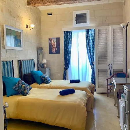 Two-bedroom Authentic House Birgu