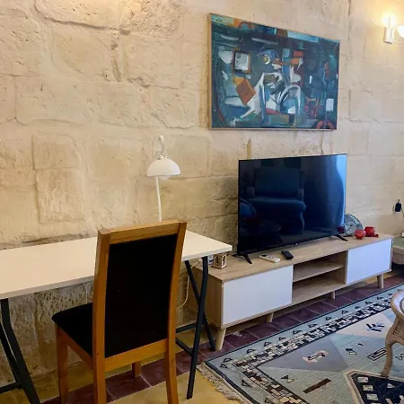 Two-bedroom Authentic House Birgu