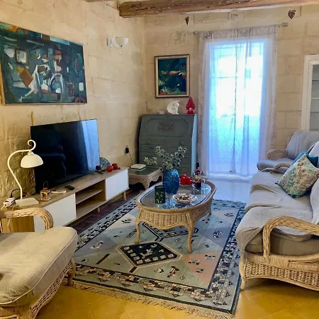 Two-bedroom Authentic House Birgu