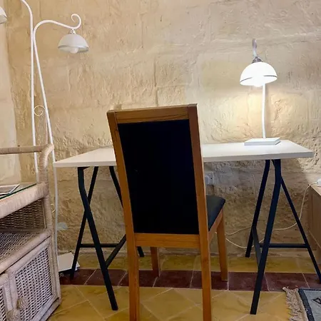 Two-bedroom Authentic House Birgu